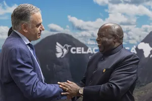 Créditos: Camilo Dos Santos (fotografía) / Presidencia de la República (fuente institucional) Orsi mantuvo encuentro con el titular de la Unión Africana, Evaristo Ndayashimiye