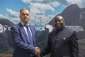 Créditos: Camilo Dos Santos (fotografía) / Presidencia de la República (fuente institucional) Orsi mantuvo encuentro con el titular de la Unión Africana, Evaristo Ndayashimiye