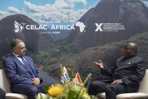 Créditos: Camilo Dos Santos (fotografía) / Presidencia de la República (fuente institucional) Orsi mantuvo encuentro con el titular de la Unión Africana, Evaristo Ndayashimiye