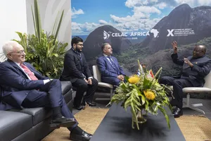 Créditos: Camilo Dos Santos (fotografía) / Presidencia de la República (fuente institucional) Orsi mantuvo encuentro con el titular de la Unión Africana, Evaristo Ndayashimiye