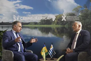 Créditos: Camilo Dos Santos (fotografía) / Presidencia de la República (fuente institucional) Reunión del presidente Orsi con primer ministro de San Vicente y Granadinas, Godwin Friday