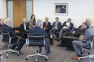 Orsi firmó declaratorias con Sociedad Interamericana de Prensa