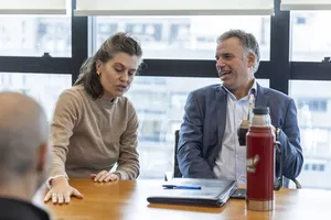Presidente Orsi recibe a representantes de Neflix