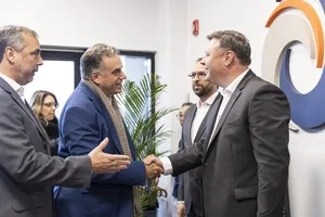 Orsi visitó las instalaciones de Joyson Safety Systems Uruguay, en San José