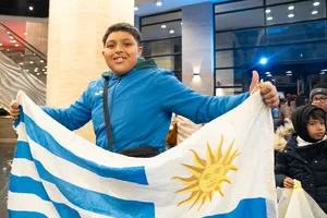 Estudiantes de liceos y UTU alentaron a la selección uruguaya en el auditorio del Sodre