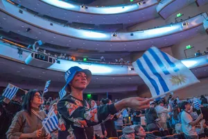 Estudiantes de liceos y UTU alentaron a la selección uruguaya en el auditorio del Sodre