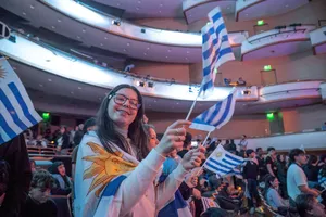 Estudiantes de liceos y UTU alentaron a la selección uruguaya en el auditorio del Sodre