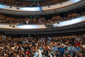 Estudiantes de liceos y UTU alentaron a la selección uruguaya en el auditorio del Sodre