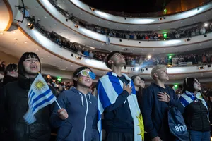 Estudiantes de liceos y UTU alentaron a la selección uruguaya en el auditorio del Sodre