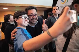 Estudiantes de liceos y UTU alentaron a la selección uruguaya en el auditorio del Sodre
