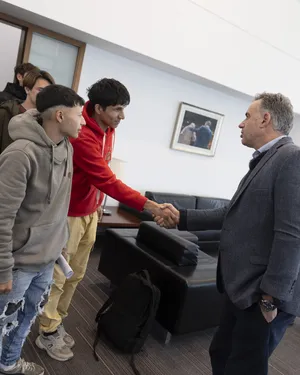 Orsi con becarios del INAU