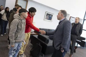 Orsi con becarios del INAU