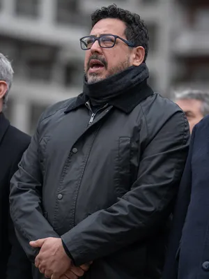 Entrega de ofrenda floral al pie del Mausoleo de José Artigas