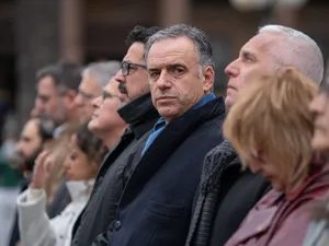 Entrega de ofrenda floral al pie del Mausoleo de José Artigas