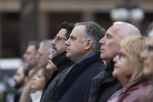Entrega de ofrenda floral al pie del Mausoleo de José Artigas