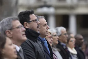 Entrega de ofrenda floral al pie del Mausoleo de José Artigas