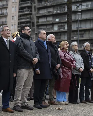 Entrega de ofrenda floral al pie del Mausoleo de José Artigas