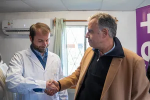 Créditos: Ignacio Turell (fotografía) / Presidencia de la República (fuente institucional) Orsi recorrió policlínica de ASSE ubicada en Pueblo Gallinal, Paysandú