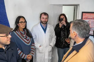 Créditos: Ignacio Turell (fotografía) / Presidencia de la República (fuente institucional) Orsi recorrió policlínica de ASSE ubicada en Pueblo Gallinal, Paysandú