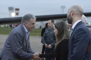 Arribo del presidente Yamandú Orsi a Asunción, Paraguay