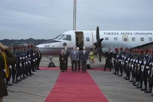 Arribo del presidente Yamandú Orsi a Asunción, Paraguay