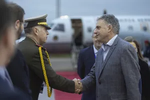 Arribo del presidente Yamandú Orsi a Asunción, Paraguay