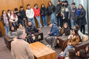 Créditos: Camilo Dos Santos (fotografía) / Presidencia de la República (fuente institucional) Presidente Orsi recibe a liceales de pueblo Yacaré