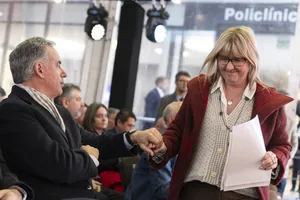 Presidente Orsi en inauguración de centro de salud de Comeca en Santa Lucía