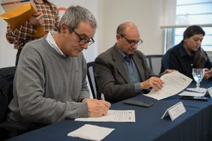 Firma de convenio de Inisa con fundación Cienarte