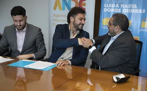 Créditos: Manuel Tort (fotografía) / Presidencia de la República (fuente institucional) Firma de Convenio Marco de Cooperación entre ANDE y ANC