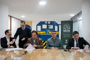 Créditos: Agustina Grenno (fotografía) / Presidencia de la República (fuente institucional) Firma de acuerdo entre Mevir y AFE