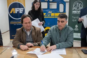 Créditos: Agustina Grenno (fotografía) / Presidencia de la República (fuente institucional) Firma de acuerdo entre Mevir y AFE