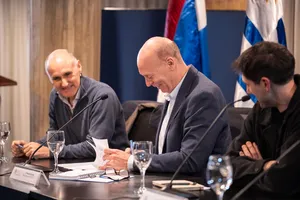 Firma de contrato entre CND y Serviam