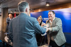 Firma de contrato entre CND y Serviam