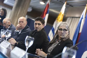 Firma de contrato entre CND y Serviam