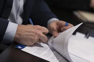 Firma de contrato entre CND y Serviam