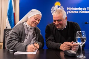 MTOP firmó convenios socicales