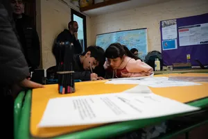 Bicentenario Florida: Talleres de caricatura en escuela n°47 y liceo n°2