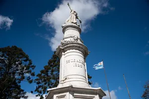 Bicentenario en Floroda: Caminata 25 de Agosto, un Horizonte Compartido