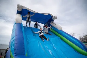 Celebración del Día del Niño en Plaza de Deporte n.° 10 de Cerro Norte