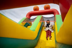 Celebración del Día del Niño en Plaza de Deporte n.° 10 de Cerro Norte
