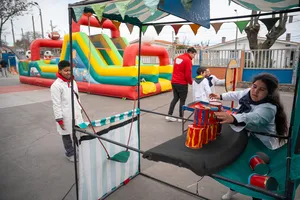 Celebración del Día del Niño en Plaza de Deporte n.° 10 de Cerro Norte