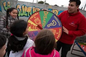 Celebración del Día del Niño en Plaza de Deporte n.° 10 de Cerro Norte