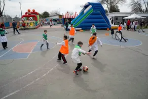 Celebración del Día del Niño en Plaza de Deporte n.° 10 de Cerro Norte