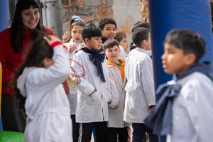 Celebración del Día del Niño en Plaza de Deporte n.° 10 de Cerro Norte