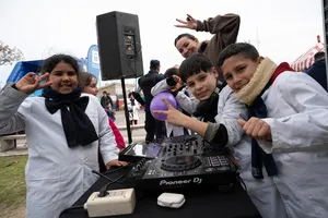 Celebración del Día del Niño en Plaza de Deporte n.° 10 de Cerro Norte