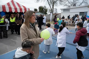 Celebración del Día del Niño en Plaza de Deporte n.° 10 de Cerro Norte