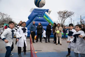 Celebración del Día del Niño en Plaza de Deporte n.° 10 de Cerro Norte