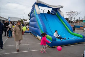 Celebración del Día del Niño en Plaza de Deporte n.° 10 de Cerro Norte