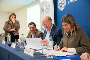 Ministerio de Vivienda y Corporación Nacional para el Desarrollo firman un fideicomiso